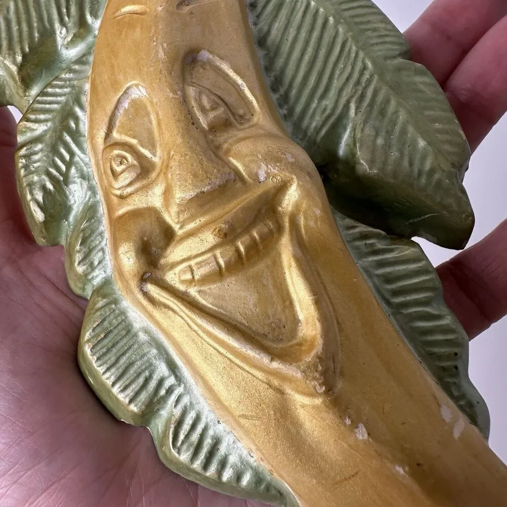 Unbranded anthropomorphic smiling